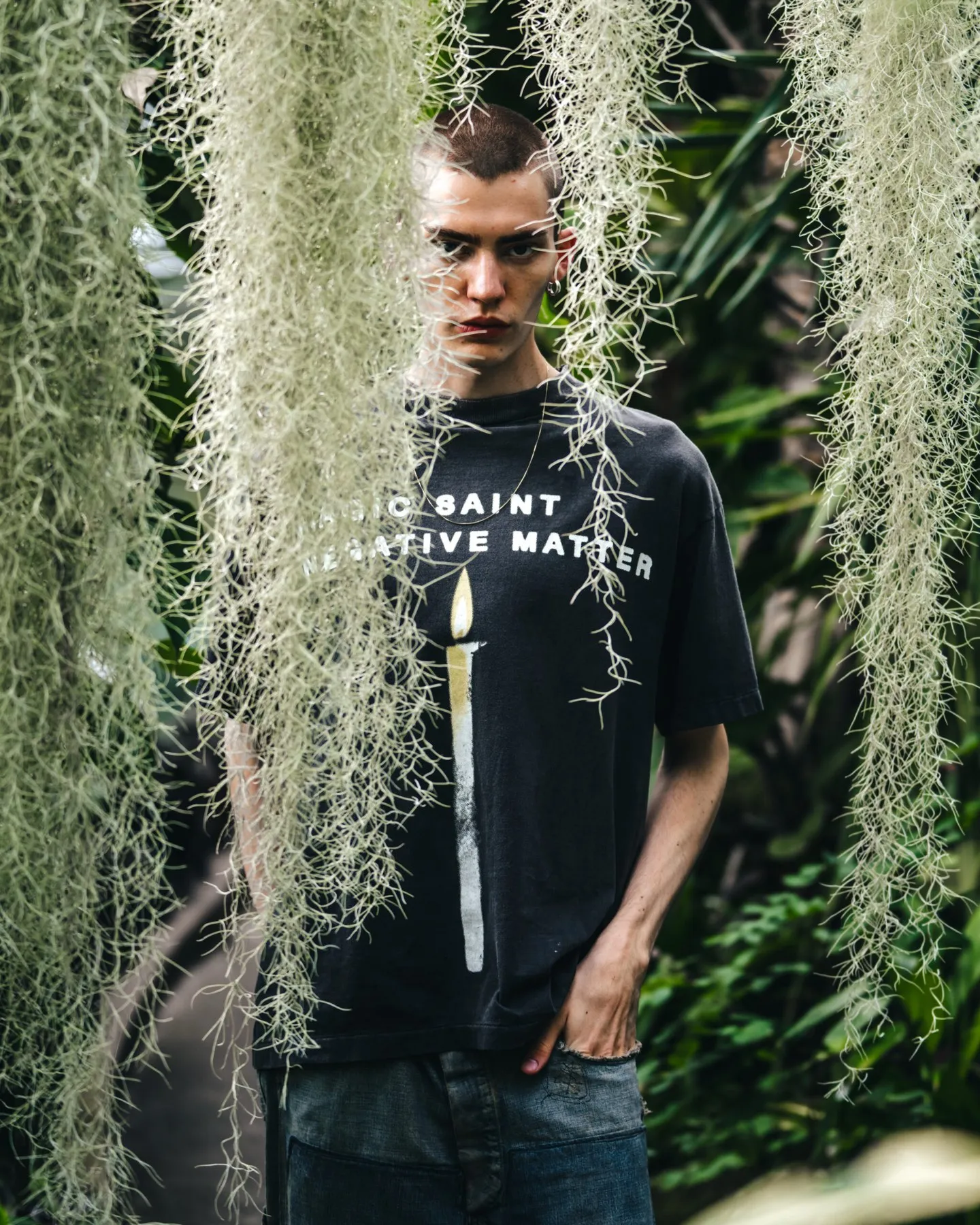 SAINT Mxxxxxx CANDLE SS TEE/BLK Slogan candle distressed TEE Little angel short sleeves on the back Washed in black S-XL Same as the original version Cylindrical side seam OE yarn fabric Garment dyeing Fade in heavy washes Fade with horse plaster on the bust Correct version matching Original version accessories Original level printing restoration